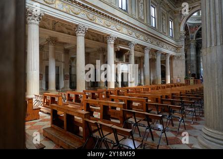 Mantoue, Italie - 19 juin 2024 - intérieur de la cathédrale Saint-Pierre l'Apôtre à Mantoue Banque D'Images