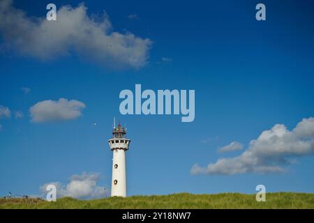 Egmond aan Zee , pays-Bas. 13 août 2018. Phare de Van Speijk, repère de la ville. Banque D'Images