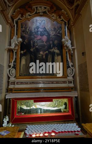 Mantoue, Italie - 19 juin 2024 - intérieur de la cathédrale Saint-Pierre l'Apôtre à Mantoue Banque D'Images