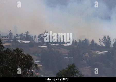 INCENDIE DE LA VALLÉE DE TUMBACO Quito, jeudi 5 septembre 2024 incendie dans la vallée de Tumbaco photos API Rolando Enriquez Quito Pichincha Équateur dis INCENDIE DE LA VALLÉE DE TUMBACO 5c8258c0ead865f516c9e11350af8952 Copyright : xROLANDOxENRIQUEZx Banque D'Images