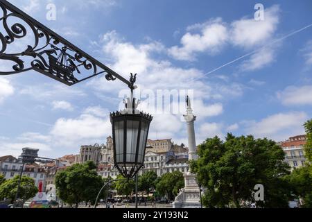 Vue sur la place Dom Pedro IV dans le vieux centre de Lisbonne Banque D'Images