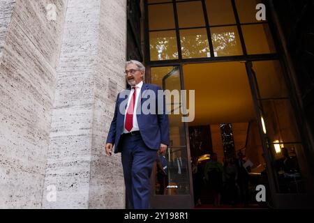 Roma, Italie. 05th Sep, 2024. Il presidente della Regione Francesco Rocca incontra il Ministro Adolfo Urso al Minstero per le Imprese ed il Made in Italy per un tavolo sulla Fondazione Santa Lucia Roma, Italia Ñ Gioved“ 05 Settembre 2024 - Cronaca - (foto di Cecilia Fabiano/LaPresse) le Président de la région Francesco Rocca rencontre le Ministre Adolfo Urso au Ministère des Affaires et Made in Italy pour une discussion sur la Fondation Santa Rome, 05 septembre septembre 2024 - nouvelles - (photo de Cecilia Fabiano/LaPresse) crédit : LaPresse/Alamy Live News Banque D'Images