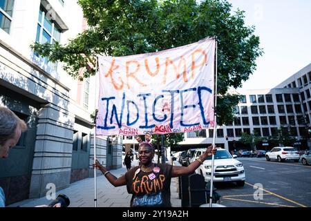 Sep 5th 2024 Washington DC devance l'avocat John Lauro et Todd Blanche entrent dans le palais de justice les médias s'empilent tout autour de la maison en attendant les avocats trompeurs John Lauro et Todd Blanche pour entrer dans le palais de justice de DC crédit : Andrew thomas / Alamy Live News Banque D'Images