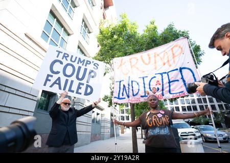 Sep 5th 2024 Washington DC devance l'avocat John Lauro et Todd Blanche entrent dans le palais de justice les médias s'empilent tout autour de la maison en attendant les avocats trompeurs John Lauro et Todd Blanche pour entrer dans le palais de justice de DC crédit : Andrew thomas / Alamy Live News Banque D'Images