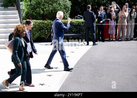 Washington, District de Columbia, États-Unis. 5 septembre 2024. Le président JOE BIDEN agitant aux spectateurs en quittant la Maison Blanche à Washington, DC (crédit image : © Michael Brochstein/ZUMA Press Wire) USAGE ÉDITORIAL SEULEMENT! Non destiné à UN USAGE commercial ! Banque D'Images