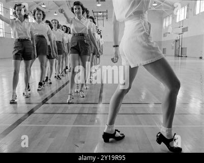 Cours de danse des claquettes dans le gymnase, Amérique Banque D'Images