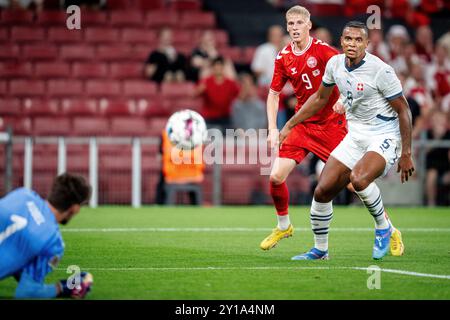 Danemark. 05th Sep, 2024. Le danois Albert Groenbaek et le suisse Manuel Akanji lors du match de l'UEFA Nations League opposant le Danemark et la Suisse à Parken à Copenhague le jeudi 5 septembre 2024. (Photo : Mads Claus Rasmussen/Ritzau Scanpix) crédit : Ritzau/Alamy Live News Banque D'Images