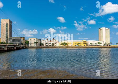 Vue sur le centre historique de Recife sur les rives de la rivière Capibaribe Banque D'Images