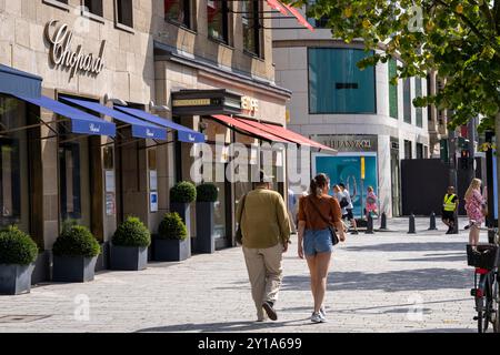 Königsallee, Kö, magasins de luxe, bijoutiers, Tiffany & Co, Chopard Boutique, Wempe, dans le centre-ville de Düsseldorf, NRW, Allemagne, Banque D'Images