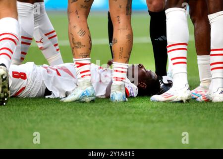 Leverkusen, Deutschland, Allemagne 1. Fussball Bundesliga, 2. Spieltag, Journée 2 Bayer 04 Leverkusen : RB Leipzig 2:3 31.08. 2024 in der Bay-Arena in Leverkusen Amadou HAIDARA (RBL) liegt nach einem verunglückten Fallrückzieher von Victor BONIFACE (LEV) - nicht im Bild- verletzt am Boden photo : Norbert Schmidt, Duesseldorf Banque D'Images