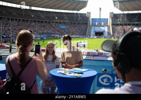 Berlin, Allemagne. 01 Sep, 2024.Athlétisme, Réunion, ISTAF : long Jump Women : Leika Mihambo hors compétition interview avec la presse et les fans. Crédit : Felix Banque D'Images