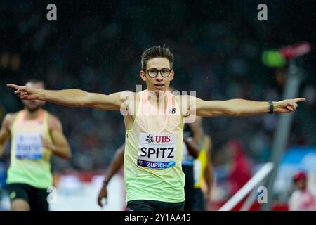 Zurich, Suisse. 05th Sep, 2024. Zurich, Suisse, le 5 septembre 2024 : Lionel Spitz (sui) célèbre sa victoire sur le 400m hommes à la Wanda Diamond League Weltklasse Zurich au Stadion Letzigrund de Zurich, Suisse. (Daniela Porcelli/SPP) crédit : SPP Sport Press photo. /Alamy Live News Banque D'Images