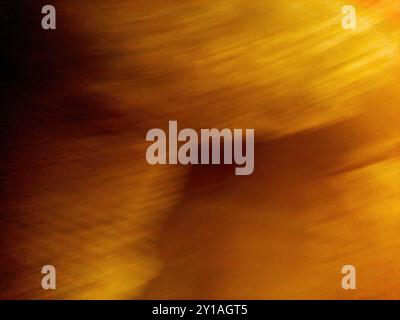 L'œuvre affiche une riche tapisserie de tons chauds et de doux flous, créant une atmosphère accueillante. Les textures se mélangent harmonieusement, invitant à l'exploration Banque D'Images
