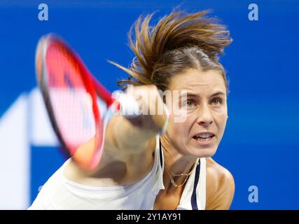 Flushing Meadow, États-Unis. 05th Sep, 2024. Emma Navarro sert à Aryna Sabalenka en demi-finale au stade Arthur Ashe lors des US Open Tennis Championships 2024 au USTA Billie Jean King National Tennis Center le jeudi 5 septembre 2024 à New York. Photo de John Angelillo/UPI crédit : UPI/Alamy Live News Banque D'Images