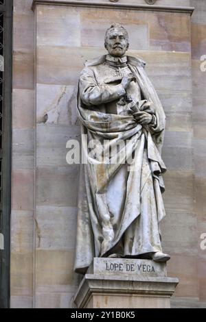 Statue de Lope de Vega devant la Bibliothèque nationale espagnole à Madrid Banque D'Images