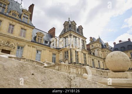 Château de Fontainebleau, Fontainebleau, façade du château et escalier en fer à cheval restauré de Fontainebleau, Château royal de Fontainebleau près de Paris, vu Banque D'Images