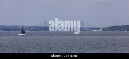 Les ponts du Pont Albert Louppe et du Pont de l'Iroise sur l'embouchure de la rivière Elorn dans la baie de la Rade de Brest, Plougastel-Daoulas, département des finis Banque D'Images