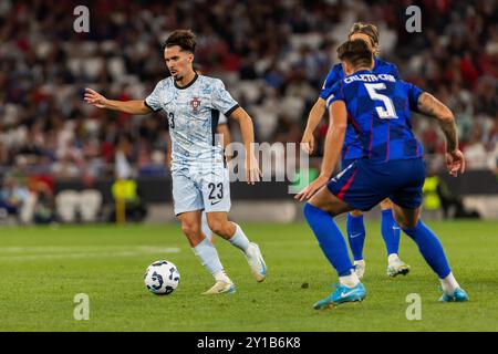 Lisbonne, Portugal. 05th Sep, 2024. Vitor Machado (G) du Portugal connu sous le nom de 'Vitinha' vu en action lors du match de l'UEFA Nations League entre le Portugal et la Croatie au stade Estadio da Luz, à Lisbonne. (Score final : Portugal 2 - 1 Croatie) (score final : Portugal 2 - 1 Croatie) (photo Hugo Amaral/SOPA images/SIPA USA) crédit : SIPA USA/Alamy Live News Banque D'Images