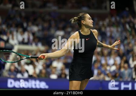 Flushing Meadows, US Open : Aryana Sabalenka lors de son match de demi-finale contre Emma Navarro, des États-Unis. 05th Sep, 2024. À l'US Open aujourd'hui. Sabalenka a gagné le match en sets consécutifs pour se rendre à la finale de samedi. Crédit : Adam Stoltman/Alamy Live News Banque D'Images