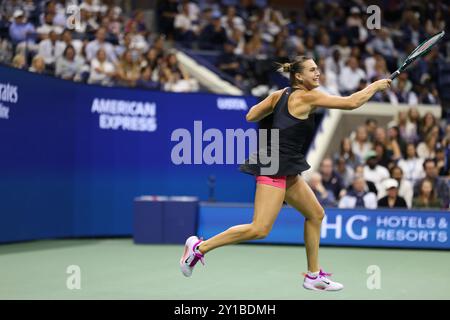 Flushing Meadows, US Open : Aryana Sabalenka lors de son match de demi-finale contre Emma Navarro, des États-Unis. 05th Sep, 2024. À l'US Open aujourd'hui. Sabalenka a gagné le match en sets consécutifs pour se rendre à la finale de samedi. Crédit : Adam Stoltman/Alamy Live News Banque D'Images