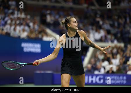 Flushing Meadows, US Open : Aryana Sabalenka lors de son match de demi-finale contre Emma Navarro, des États-Unis. 05th Sep, 2024. À l'US Open aujourd'hui. Sabalenka a gagné le match en sets consécutifs pour se rendre à la finale de samedi. Crédit : Adam Stoltman/Alamy Live News Banque D'Images