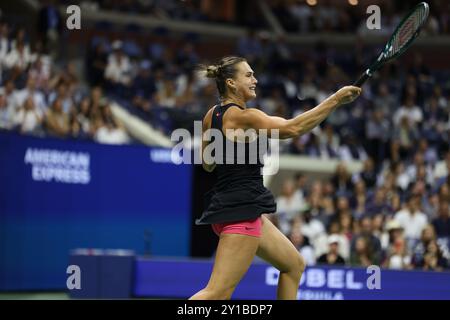 Flushing Meadows, US Open : Aryana Sabalenka lors de son match de demi-finale contre Emma Navarro, des États-Unis. 05th Sep, 2024. À l'US Open aujourd'hui. Sabalenka a gagné le match en sets consécutifs pour se rendre à la finale de samedi. Crédit : Adam Stoltman/Alamy Live News Banque D'Images