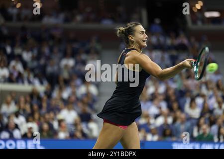 Flushing Meadows, US Open : Aryana Sabalenka lors de son match de demi-finale contre Emma Navarro, des États-Unis. 05th Sep, 2024. À l'US Open aujourd'hui. Sabalenka a gagné le match en sets consécutifs pour se rendre à la finale de samedi. Crédit : Adam Stoltman/Alamy Live News Banque D'Images