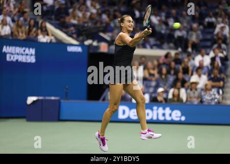 Flushing Meadows, US Open : Aryana Sabalenka lors de son match de demi-finale contre Emma Navarro, des États-Unis. 05th Sep, 2024. À l'US Open aujourd'hui. Sabalenka a gagné le match en sets consécutifs pour se rendre à la finale de samedi. Crédit : Adam Stoltman/Alamy Live News Banque D'Images