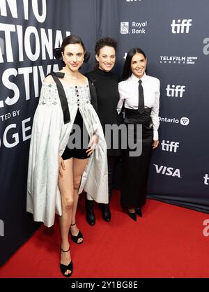 Toronto, Canada. 06 septembre 2024. Margaret Qualley, Coralie Fargeat, demi Moore assistent à la première de « The substance » au Festival international du film de Toronto 2024 au Royal Alexandra Theatre le 5 septembre 2024 à Toronto, en Ontario. Photo : PICJER/imageSPACE crédit : Imagespace/Alamy Live News Banque D'Images