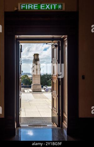 Le musée néoclassique du mémorial de guerre d'Auckland a été construit dans les années 1929 et 1950, se trouve sur Observatory Hill au-dessus d'Auckland, en Nouvelle-Zélande Banque D'Images