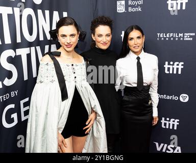 Toronto, Canada. 06 septembre 2024. Margaret Qualley, Coralie Fargeat, demi Moore assistent à la première de « The substance » au Festival international du film de Toronto 2024 au Royal Alexandra Theatre le 5 septembre 2024 à Toronto, en Ontario. Photo : PICJER/imageSPACE/SIPA USA crédit : SIPA USA/Alamy Live News Banque D'Images