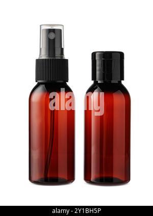 Bouteilles en verre ambré avec différents distributeurs pour cosmétiques ou produits de soins de la peau Banque D'Images