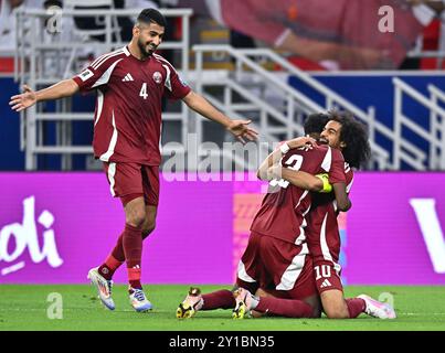 Al Rayyan, Qatar. 5 septembre 2024. Ibrahim Mohammadali (C) du Qatar célèbre avec ses coéquipiers après avoir marqué pendant le Groupe A un match de qualification pour la Coupe du monde de la FIFA 2026 entre le Qatar et les Émirats arabes Unis à Al Rayyan, Qatar, le 5 septembre 2024. Crédit : Nikku/Xinhua/Alamy Live News Banque D'Images