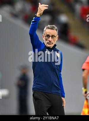 Al Rayyan, Qatar. 5 septembre 2024. Paulo Bento, entraîneur-chef des Emirats Arabes Unis réagit lors du Groupe Un match de qualification asiatique de la Coupe du monde de la FIFA 2026 entre le Qatar et les Emirats Arabes Unis à Al Rayyan, Qatar, le 5 septembre 2024. Crédit : Nikku/Xinhua/Alamy Live News Banque D'Images