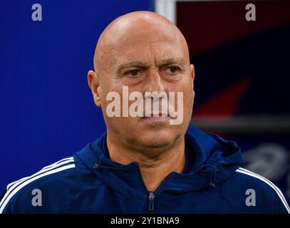 Al Rayyan, Qatar. 5 septembre 2024. Bartolome Marquez, entraîneur-chef du Qatar, réagit devant le Groupe Un match de qualification asiatique de la Coupe du monde de la FIFA 2026 entre le Qatar et les Émirats arabes Unis à Al Rayyan, Qatar, le 5 septembre 2024. Crédit : Nikku/Xinhua/Alamy Live News Banque D'Images