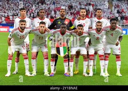 Al Rayyan, Qatar. 5 septembre 2024. Les joueurs des Émirats arabes Unis posent pour les photos devant le Groupe Un match de qualification asiatique de la Coupe du monde de la FIFA 2026 entre le Qatar et les Émirats arabes Unis à Al Rayyan, Qatar, le 5 septembre 2024. Crédit : Nikku/Xinhua/Alamy Live News Banque D'Images