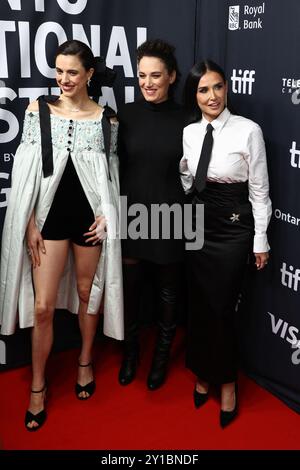 Activé. 05th Sep, 2024. Margaret Qualley, Coralie Fargeat, demi Moore aux arrivées de LA première SUBSTANCE au Festival international du film de Toronto (TIFF) 2025, Royal Alexandra Theatre, Toronto, ON, 5 septembre 2024. crédit : JA/Everett Collection/Alamy Live News Banque D'Images