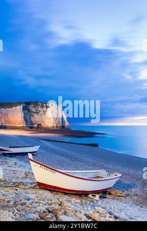 Lever de soleil à Etretat, Octeville sur mer, le Havre, Seine maritime, Normandie, France, Europe occidentale. Banque D'Images