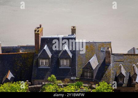 Vue sur la partie intérieure de la cité médiévale du Mont Saint Michel. Normandie, Manche, Avranches, Pontorson, France, Europe occidentale. Banque D'Images