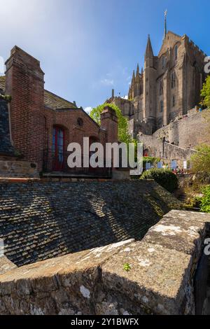 Vue sur la partie intérieure de la cité médiévale du Mont Saint Michel. Normandie, Manche, Avranches, Pontorson, France, Europe occidentale. Banque D'Images