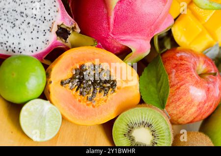 Ensemble de fruits tropicaux. DOF peu profond. Banque D'Images