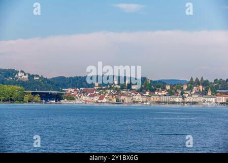 Vue pittoresque de la ville suisse de Lucerne depuis un navire à passagers sur le lac de Lucerne. Lucerne, Suisse, 19 août 2022 Banque D'Images
