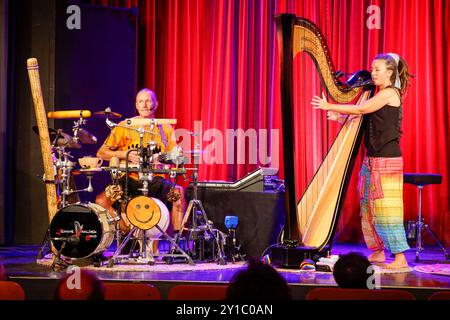 Die Jeanine Vahldiek Band tritt mit ihrem nunmehr fünften album Kitschig Wunderbar im Rahmen des Ginsheim-Gustavsburger Kultursommers auf 05.09.24 *** le Jeanine Vahldiek Band présentera son cinquième album Kitschig Wunderbar dans le cadre du Ginsheim Gustavsburg Kultursommer 05 09 24 Banque D'Images