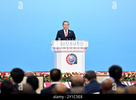 Pékin, Chine. 6 septembre 2024. Le premier ministre chinois Li Qiang prononce un discours lors de la cérémonie d'ouverture de la huitième Conférence des entrepreneurs chinois et africains au Centre national des congrès de Chine à Beijing, capitale de la Chine, le 6 septembre 2024. Crédit : Yin Bogu/Xinhua/Alamy Live News Banque D'Images