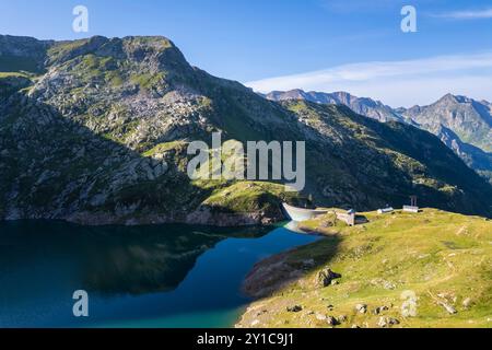 Vue aérienne du Lago del Diavolo en été. Carona, Val Brembana, Alpi Orobie, Bergame, Bergame Province, Lombardie, Italie, Europe. Banque D'Images