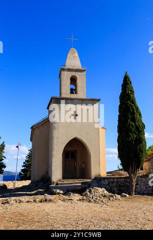 TRIBUNJ, CROATIE - 6 SEPTEMBRE 2016 : c'est l'église de St. Nicolas, construit à la fin du 15e siècle sur les ruines d'une ancienne forteresse. Banque D'Images