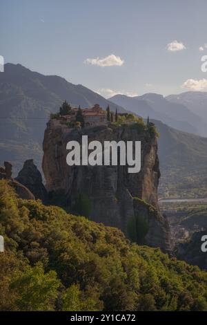Monastère des Météores perché sur une falaise en Grèce Banque D'Images
