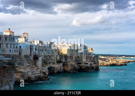 Polignano a Mare village côtier traditionnel, en Italie Banque D'Images