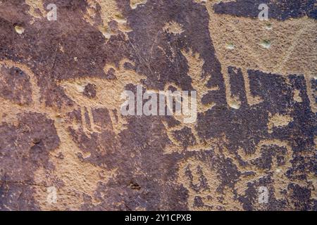 Un panneau de petropglyphes d'art rupestre amérindien préhispanique de la culture Fremont à Nine Mile Canyon, Utah. Banque D'Images