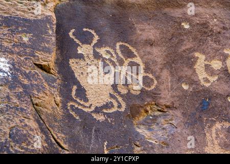 Un panneau de petropglyphes d'art rupestre amérindien préhispanique de la culture Fremont à Nine Mile Canyon, Utah. Banque D'Images